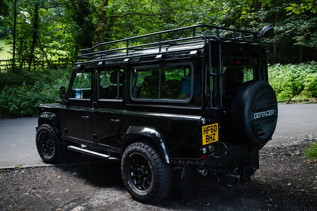 2010 Land Rover Defender 110 - Image 11 of 31