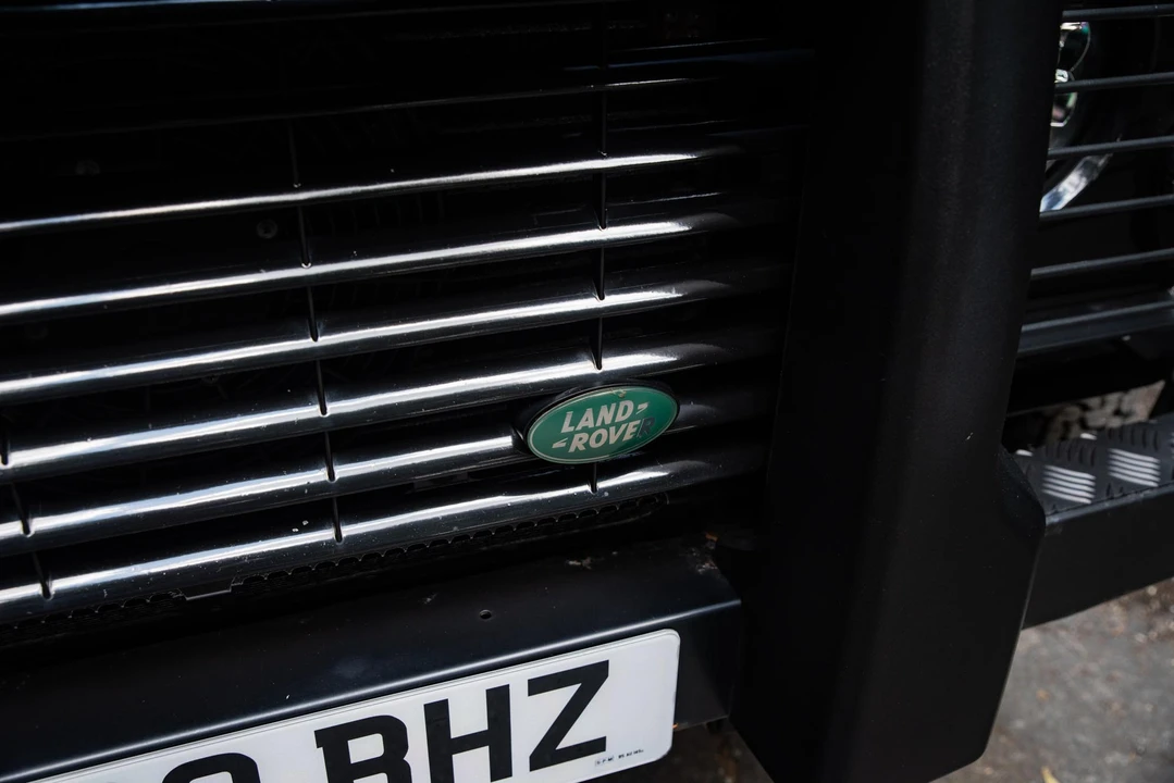 2010 Land Rover Defender 110 - Image 23 of 31