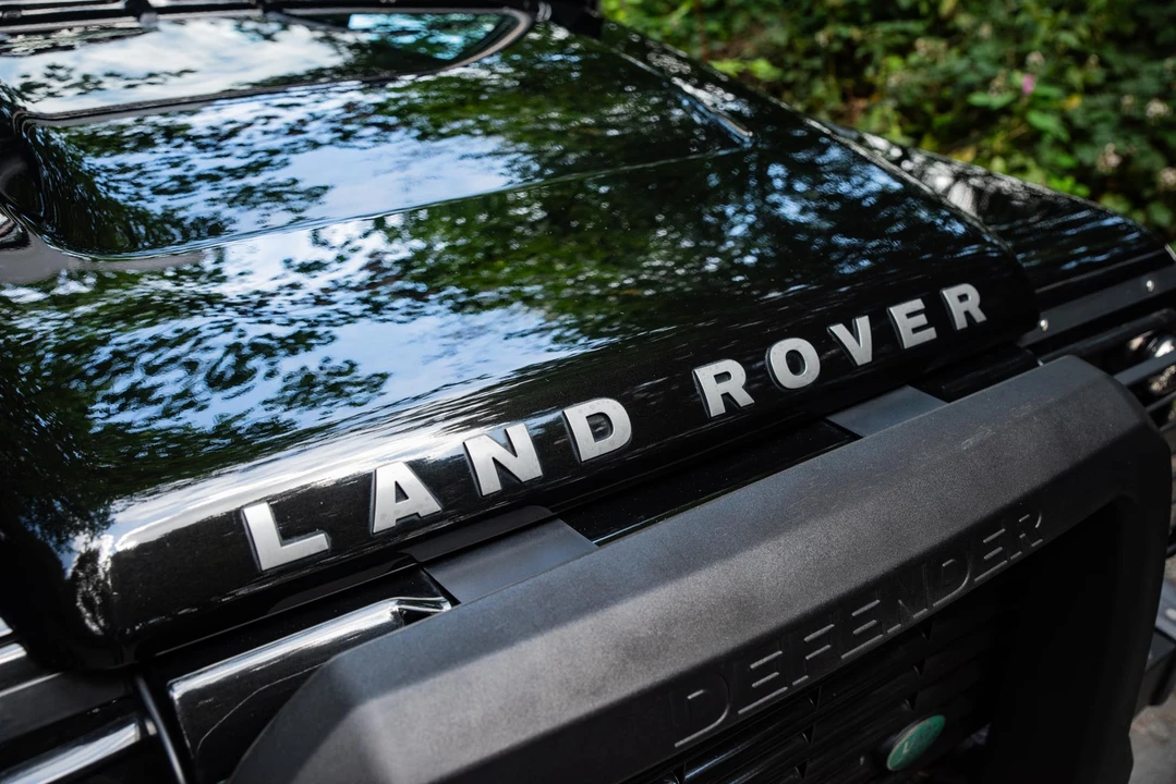 2010 Land Rover Defender 110 - Image 25 of 31