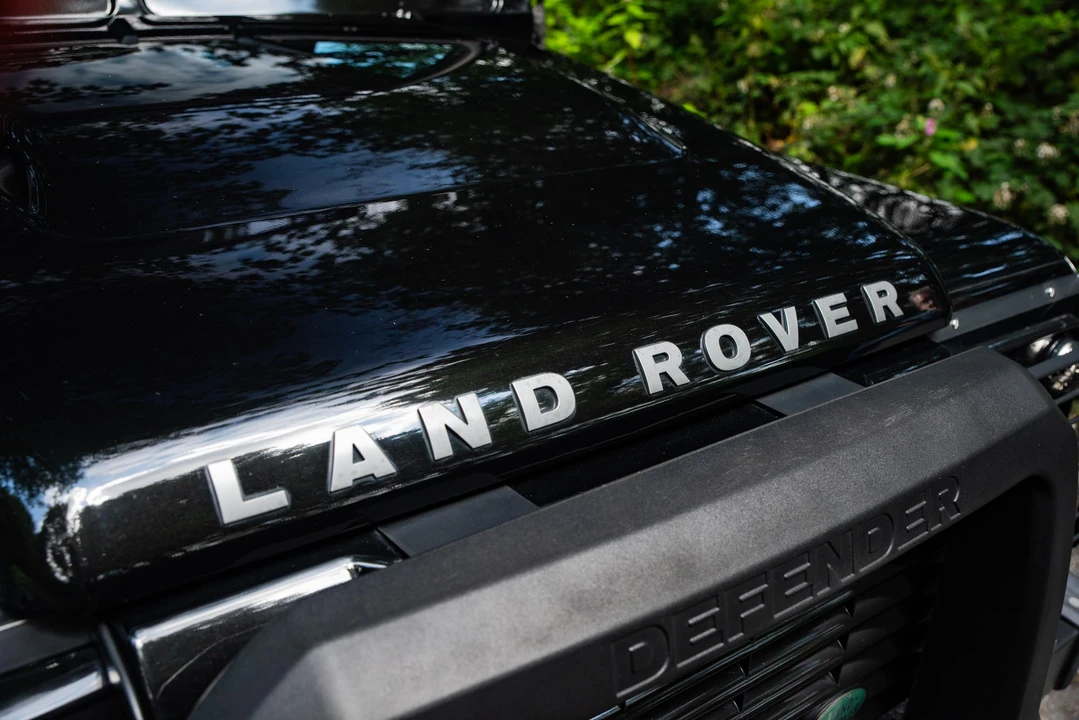 2010 Land Rover Defender 110 - Image 26 of 31