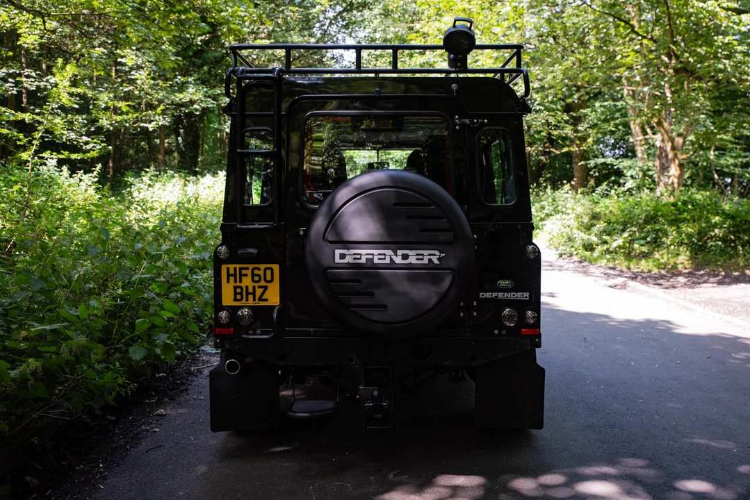 2010 Land Rover Defender 110 - Image 12 of 31