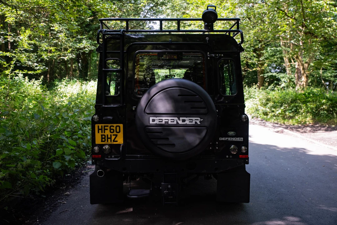 2010 Land Rover Defender 110 - Image 6 of 31
