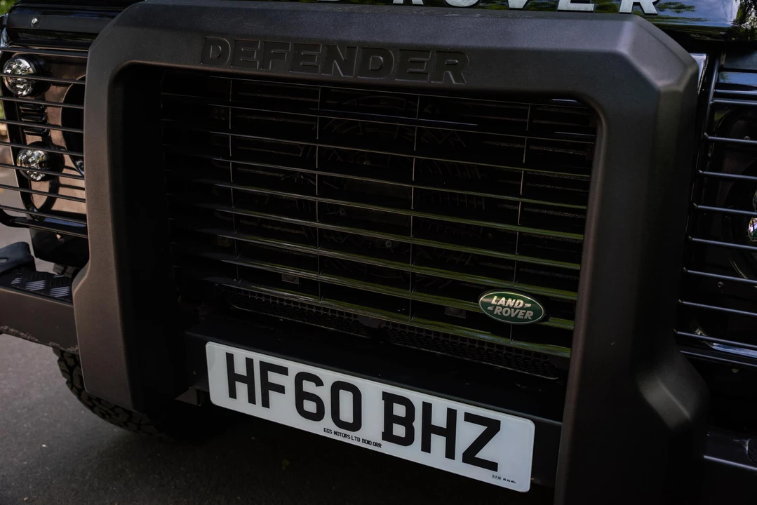 2010 Land Rover Defender 110 - Image 16 of 31