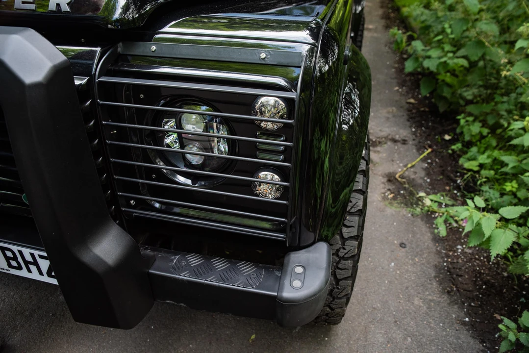 2010 Land Rover Defender 110 - Image 21 of 31