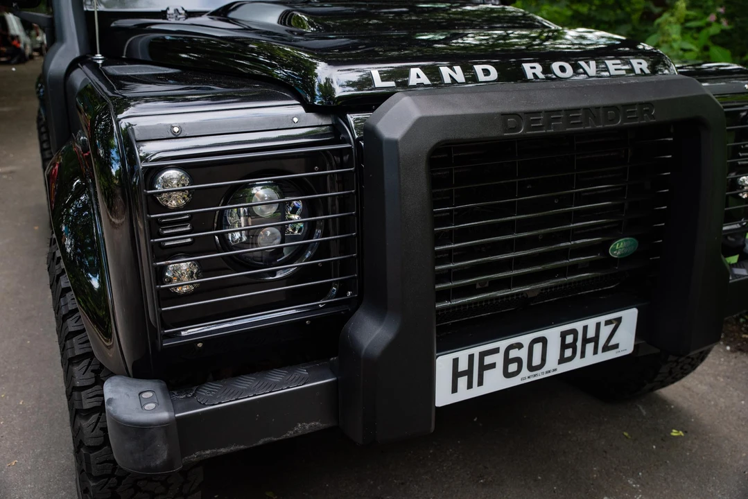 2010 Land Rover Defender 110 - Image 18 of 31