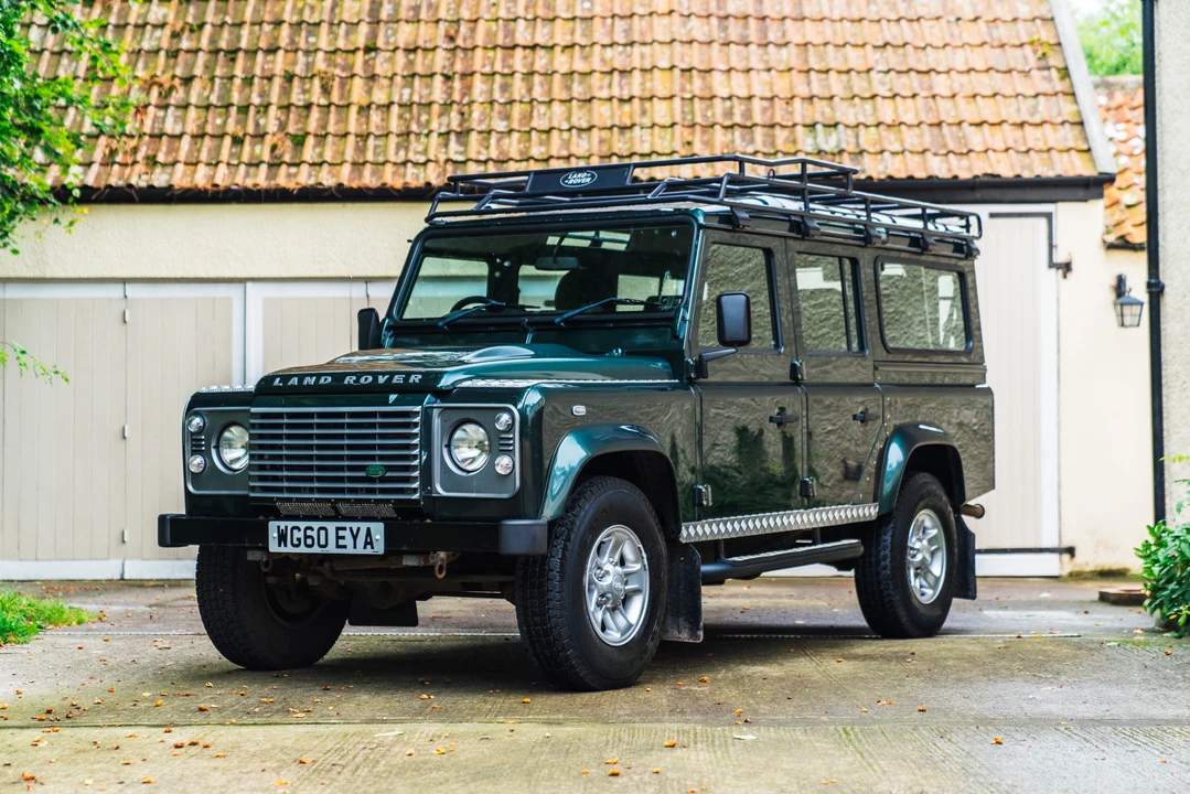 2010 Land Rover Defender 110 - Image 18 of 31