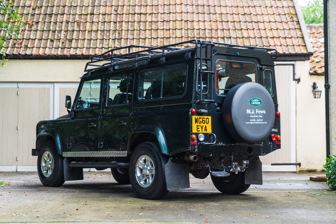 2010 Land Rover Defender 110 - Image 13 of 31