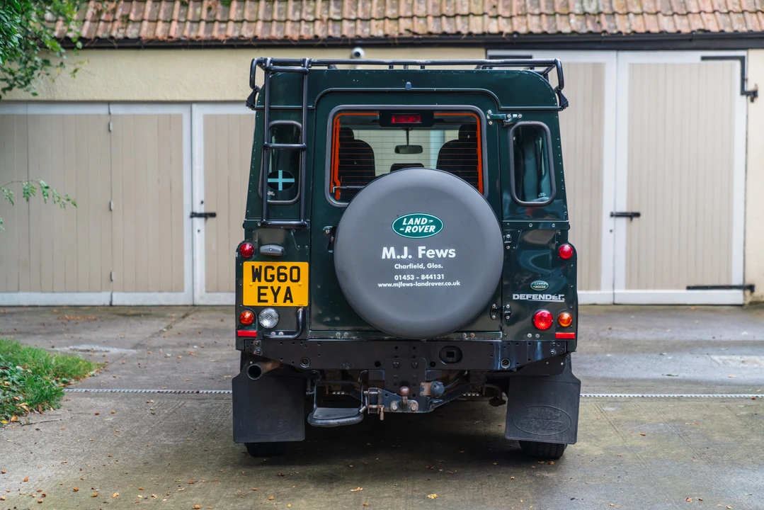 2010 Land Rover Defender 110 - Image 7 of 31