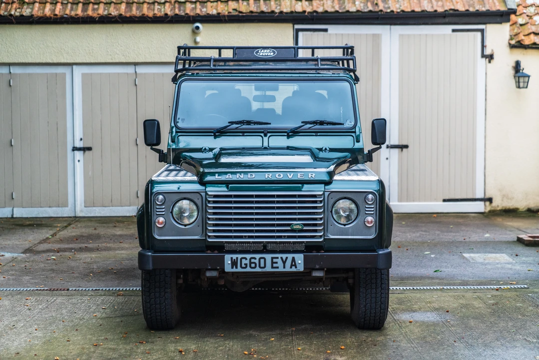 2010 Land Rover Defender 110 - Image 10 of 31