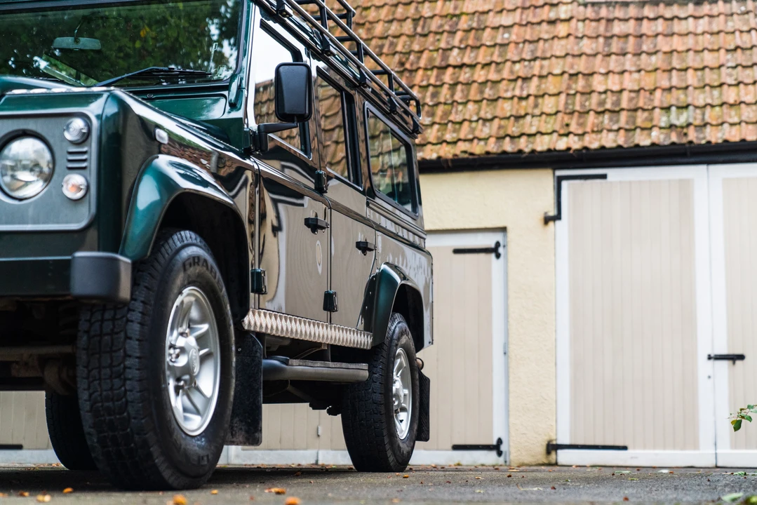2010 Land Rover Defender 110 - Image 20 of 31