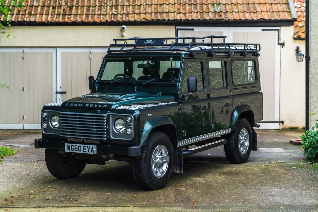 2010 Land Rover Defender 110 - Image 11 of 31