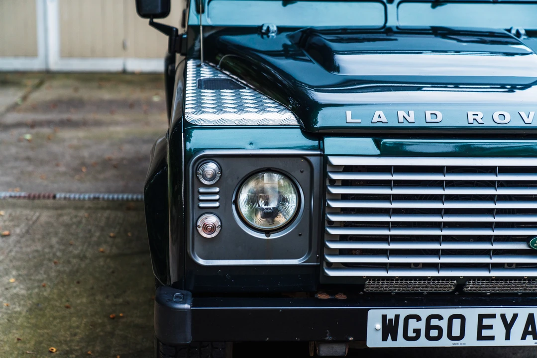 2010 Land Rover Defender 110 - Image 21 of 31