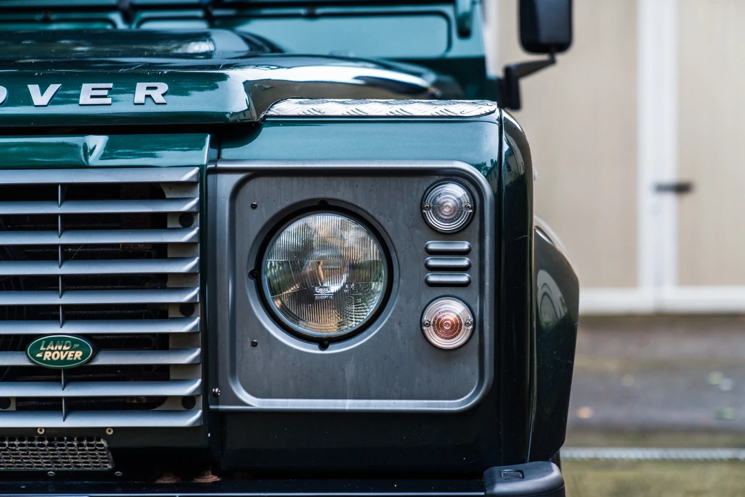 2010 Land Rover Defender 110 - Image 25 of 31