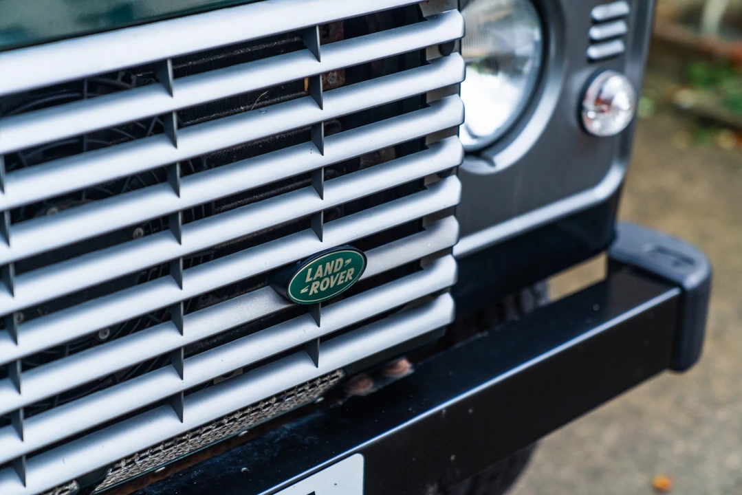 2010 Land Rover Defender 110 - Image 27 of 31