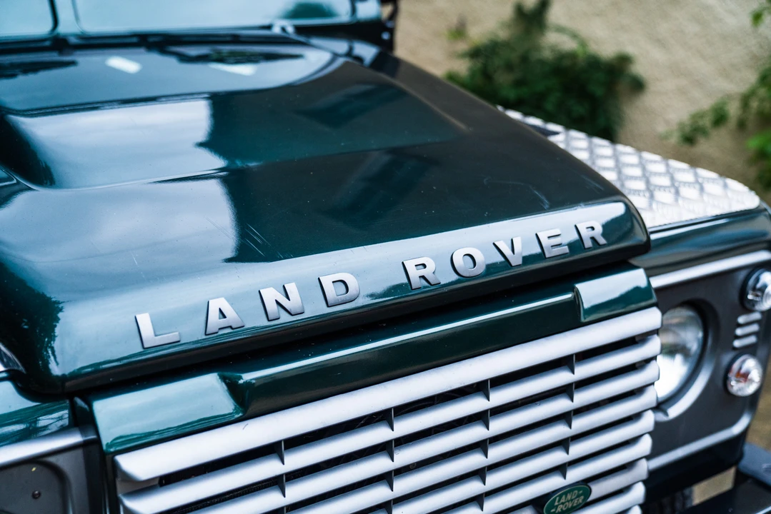 2010 Land Rover Defender 110 - Image 28 of 31
