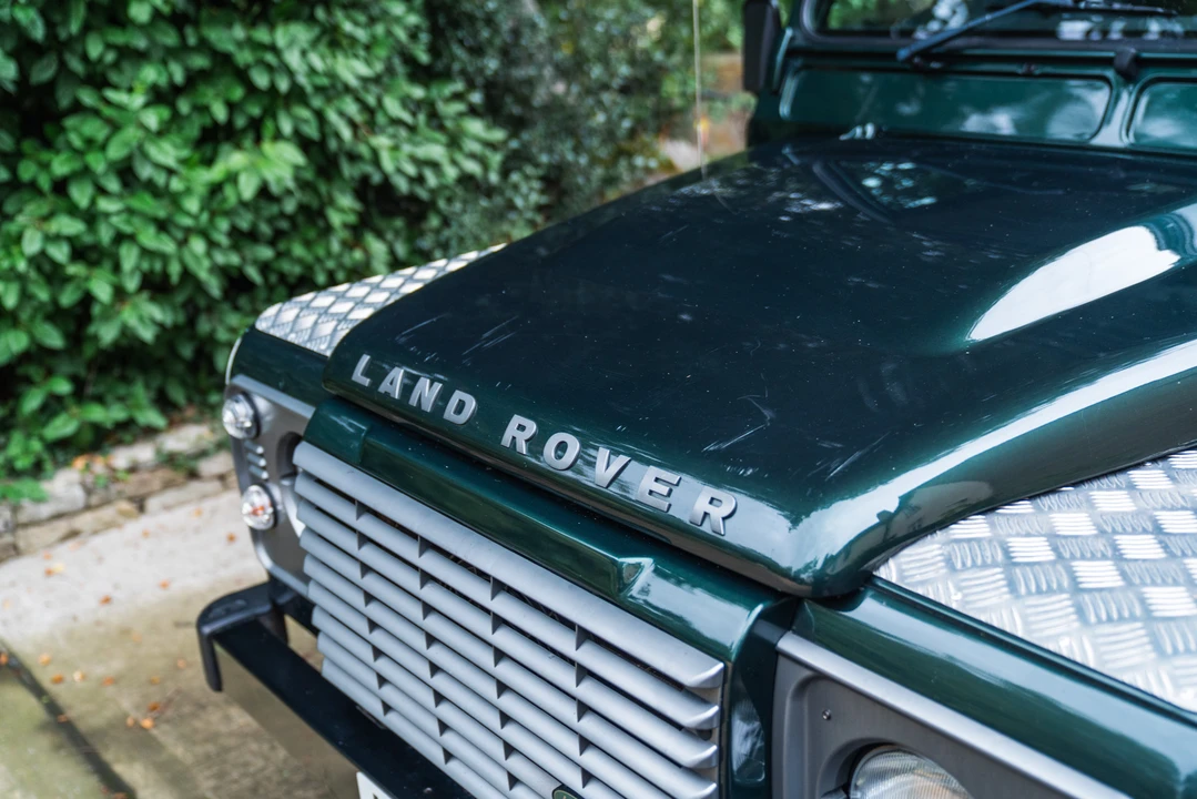 2010 Land Rover Defender 110 - Image 30 of 31