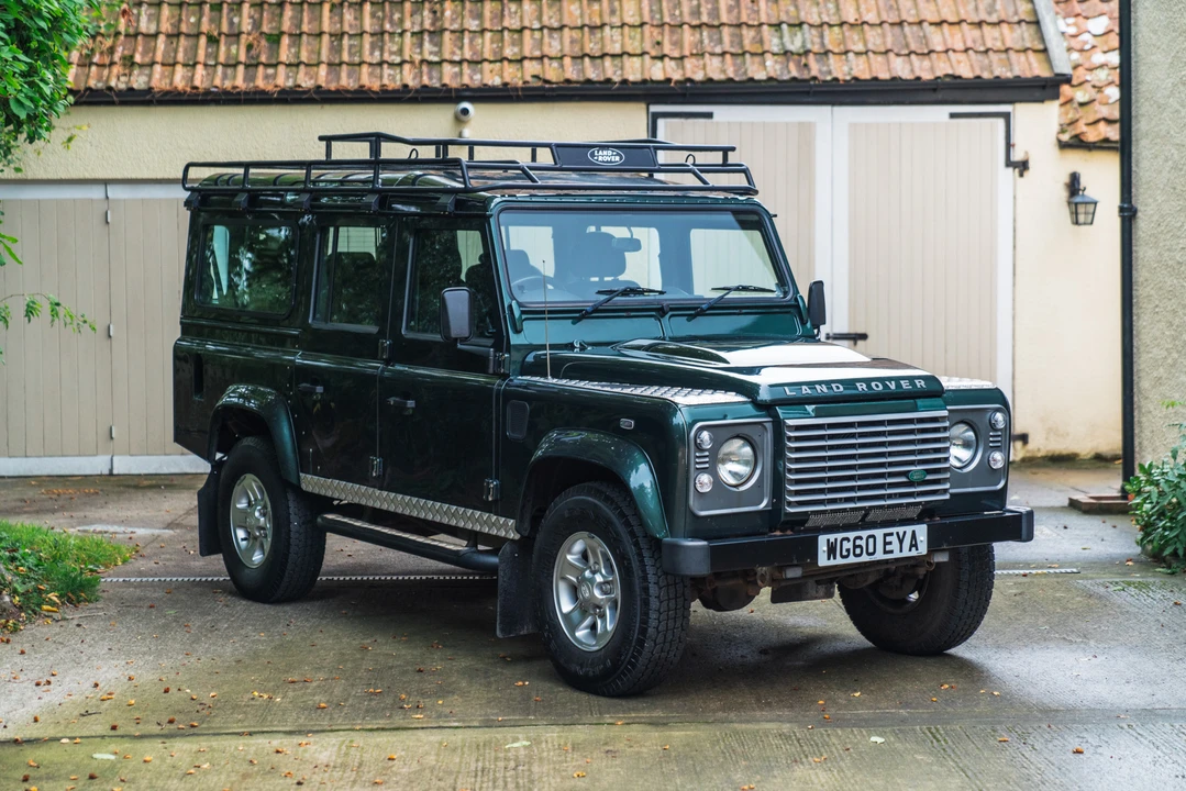 2010 Land Rover Defender 110 - Image 9 of 31