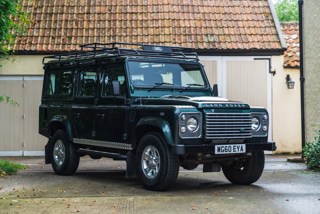 2010 Land Rover Defender 110 - Image 16 of 31