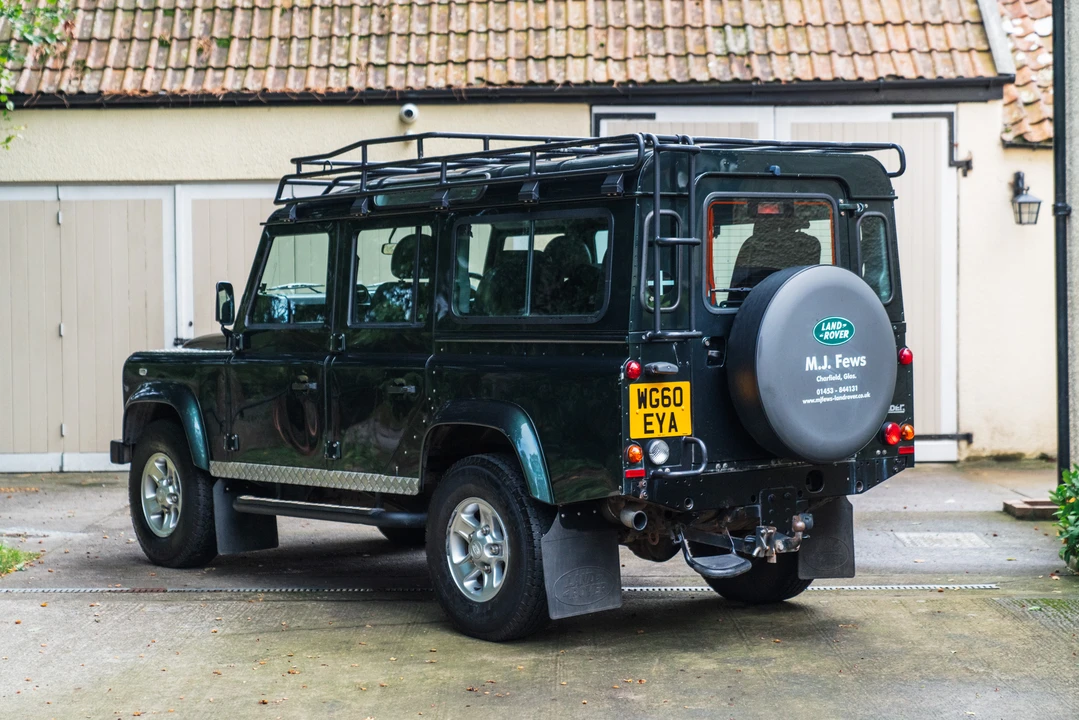 2010 Land Rover Defender 110 - Image 6 of 31