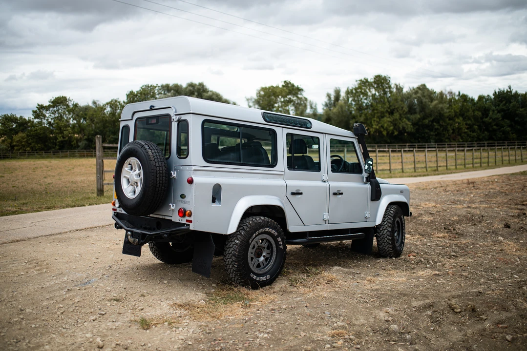 2010 Land Rover Defender 110 - Image 21 of 31