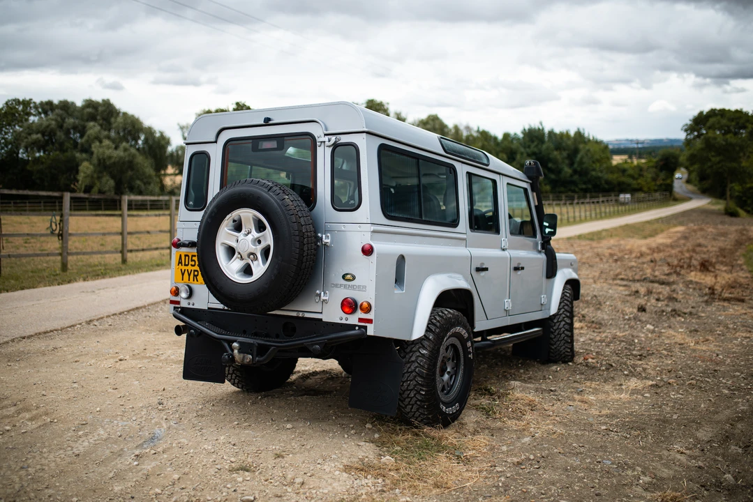 2010 Land Rover Defender 110 - Image 20 of 31