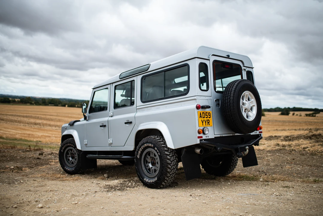 2010 Land Rover Defender 110 - Image 18 of 31