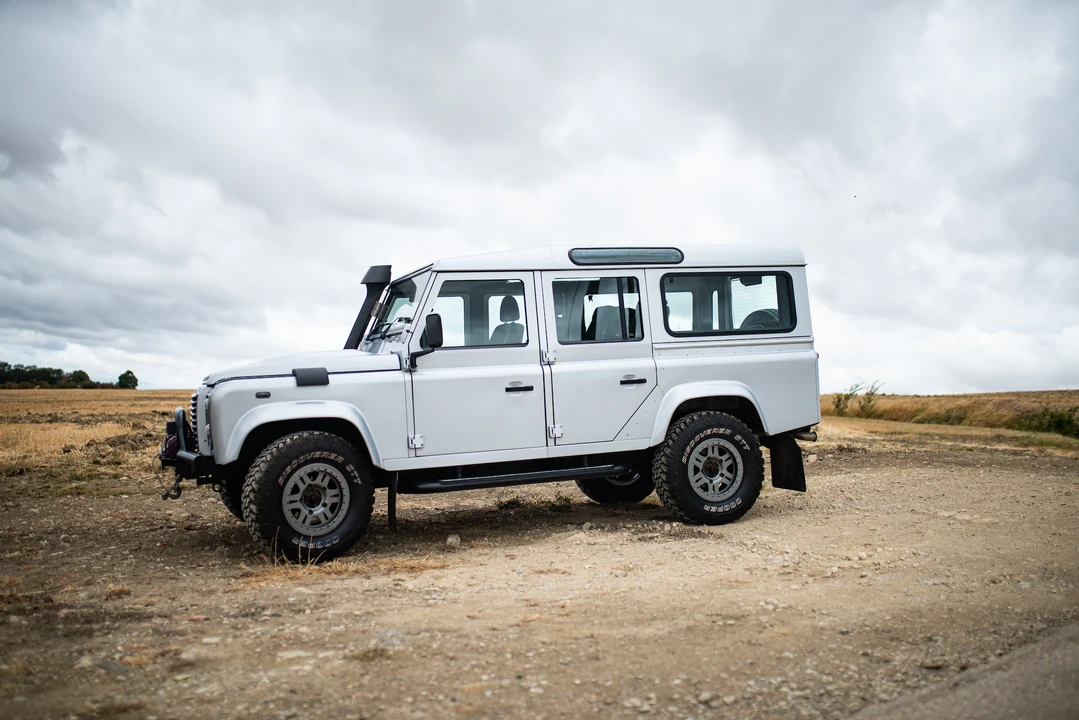 2010 Land Rover Defender 110 - Image 16 of 31