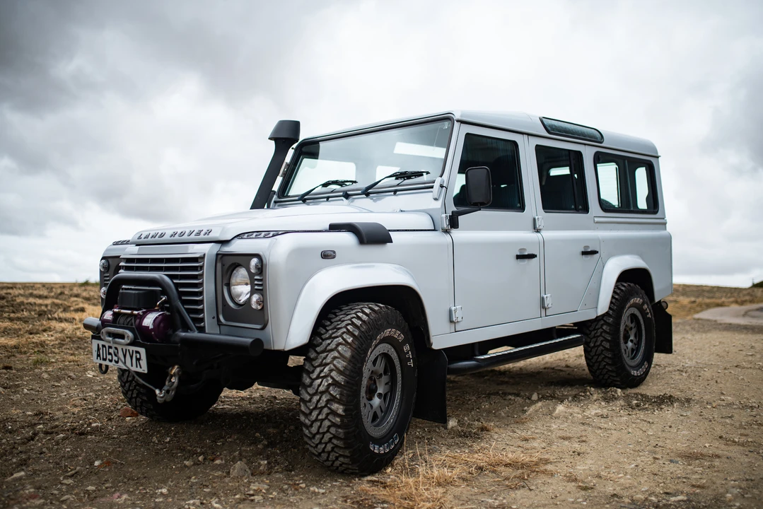 2010 Land Rover Defender 110 - Image 15 of 31