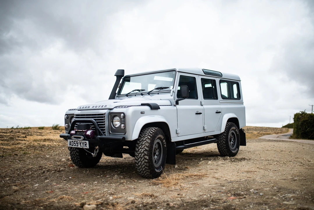 2010 Land Rover Defender 110 - Image 4 of 31
