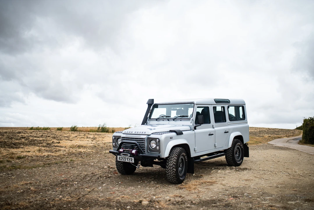 2010 Land Rover Defender 110 - Image 14 of 31