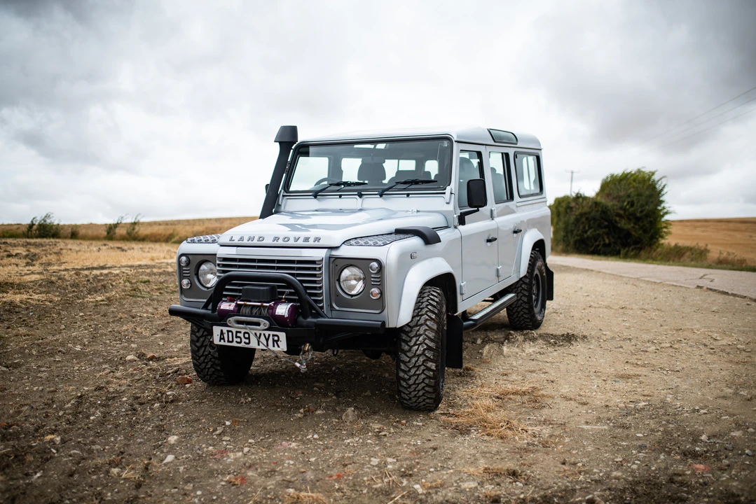 2010 Land Rover Defender 110 - Image 13 of 31