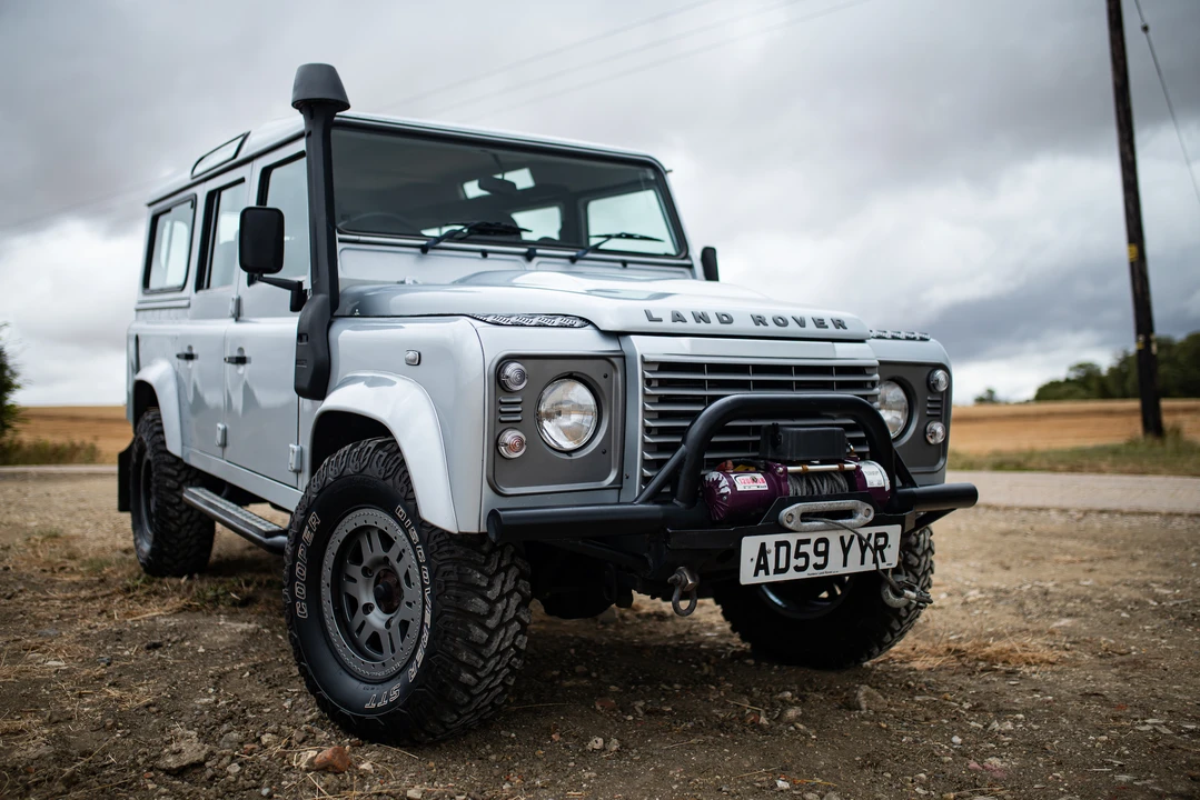 2010 Land Rover Defender 110 - Image 11 of 31