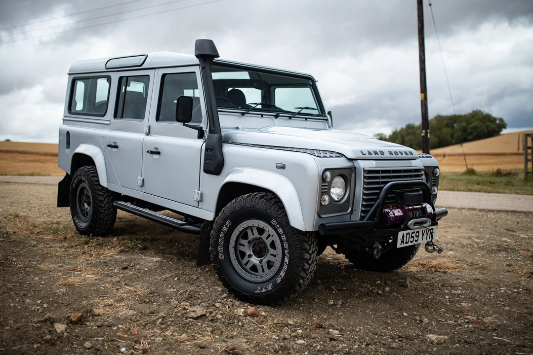 2010 Land Rover Defender 110 - Image 10 of 31