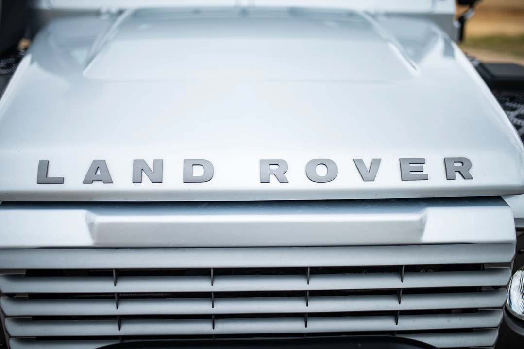 2010 Land Rover Defender 110 - Image 28 of 31