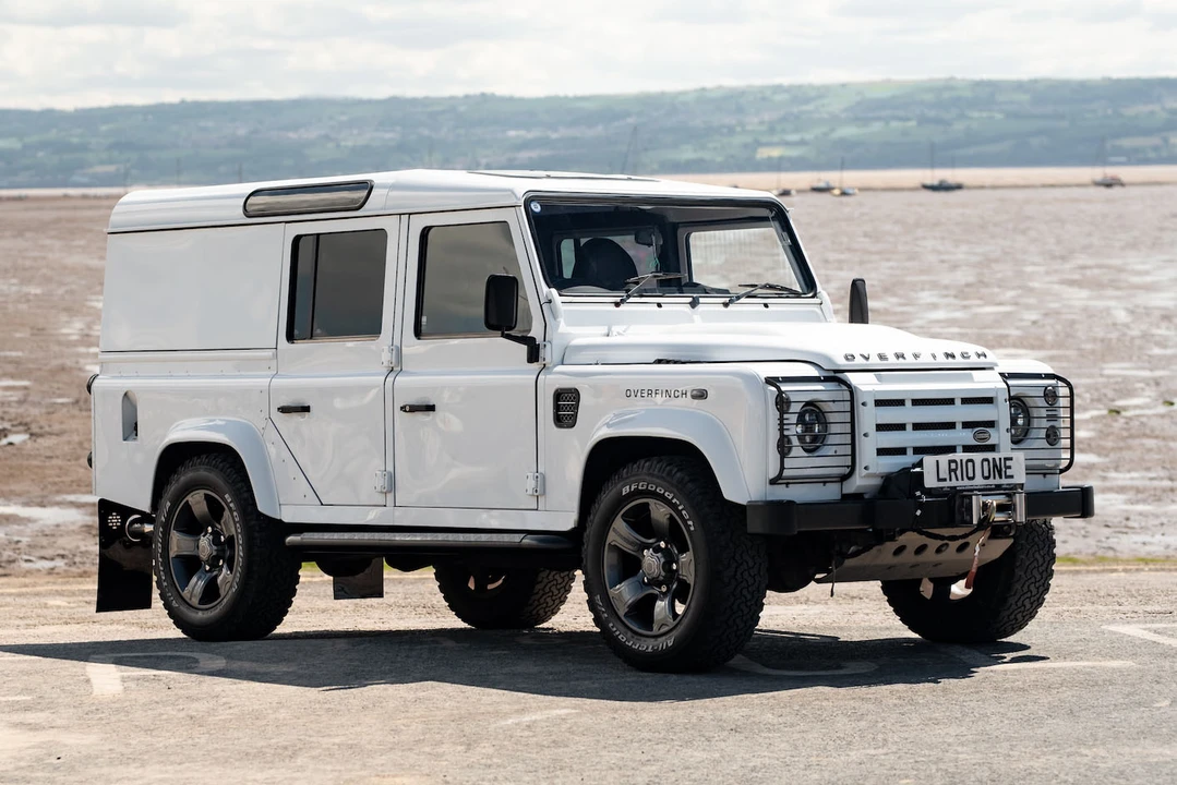 2010 Land Rover Defender 110 - Image 2 of 2