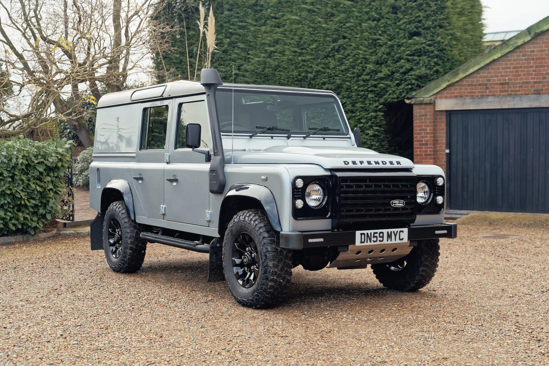 2010 Land Rover Defender 110 - Image 4 of 31