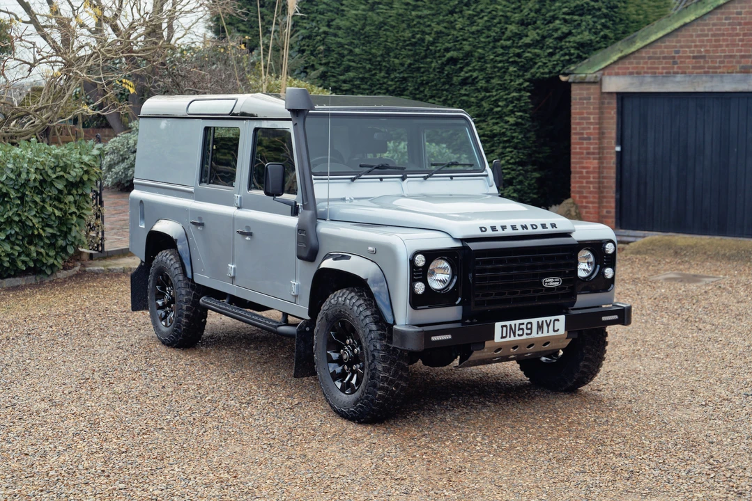 2010 Land Rover Defender 110 - Image 11 of 31