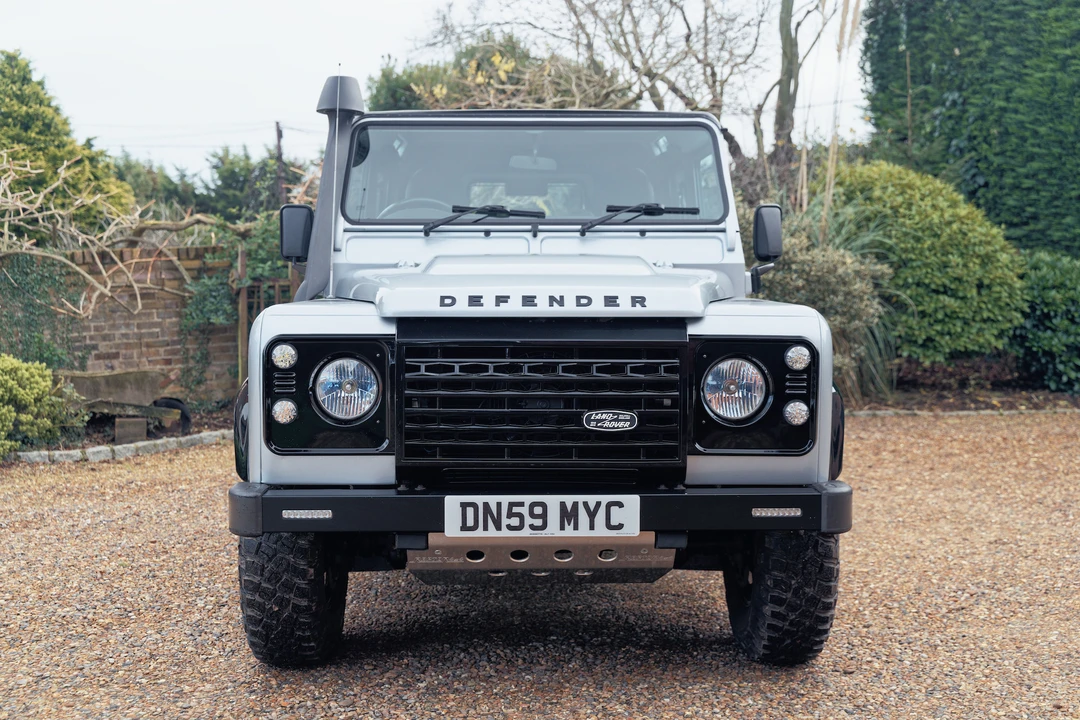 2010 Land Rover Defender 110 - Image 12 of 31