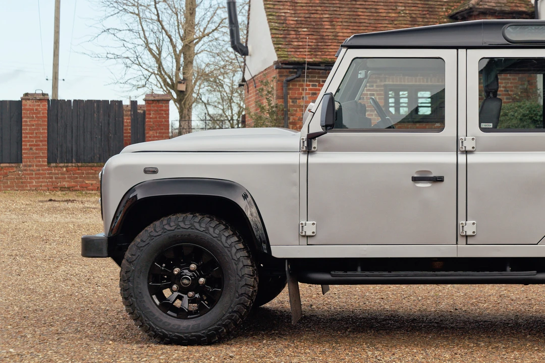2010 Land Rover Defender 110 - Image 24 of 31