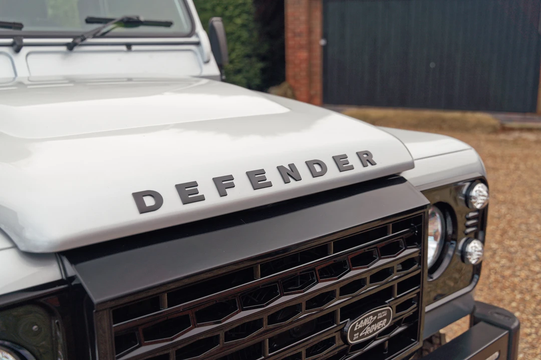 2010 Land Rover Defender 110 - Image 27 of 31