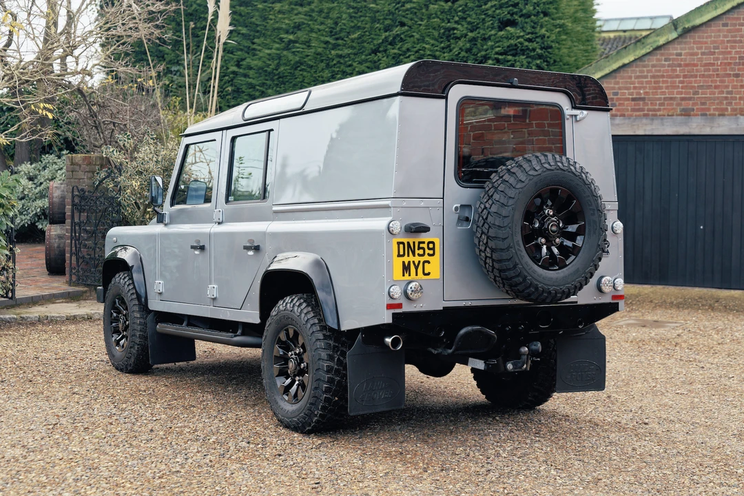 2010 Land Rover Defender 110 - Image 8 of 31