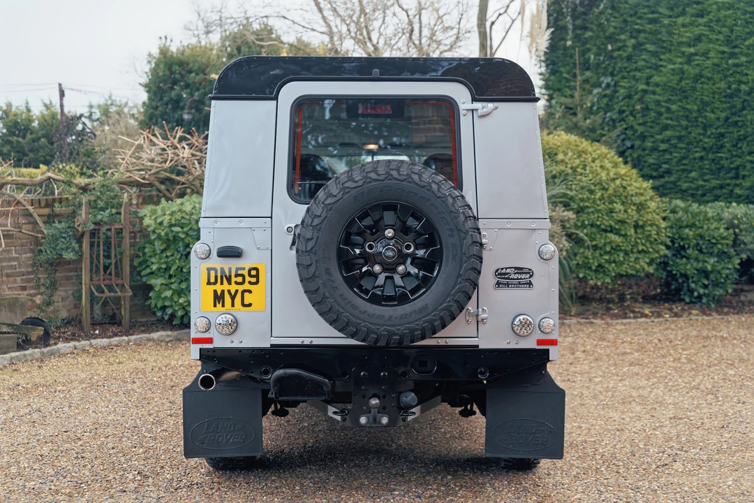 2010 Land Rover Defender 110 - Image 7 of 31