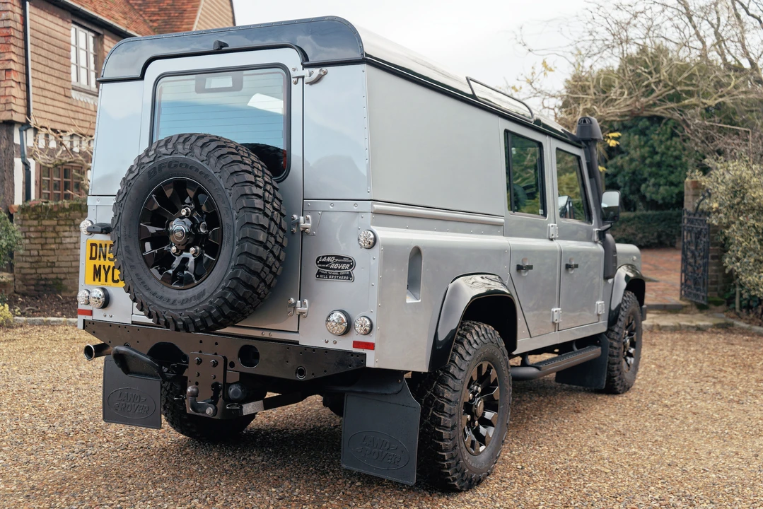 2010 Land Rover Defender 110 - Image 6 of 31