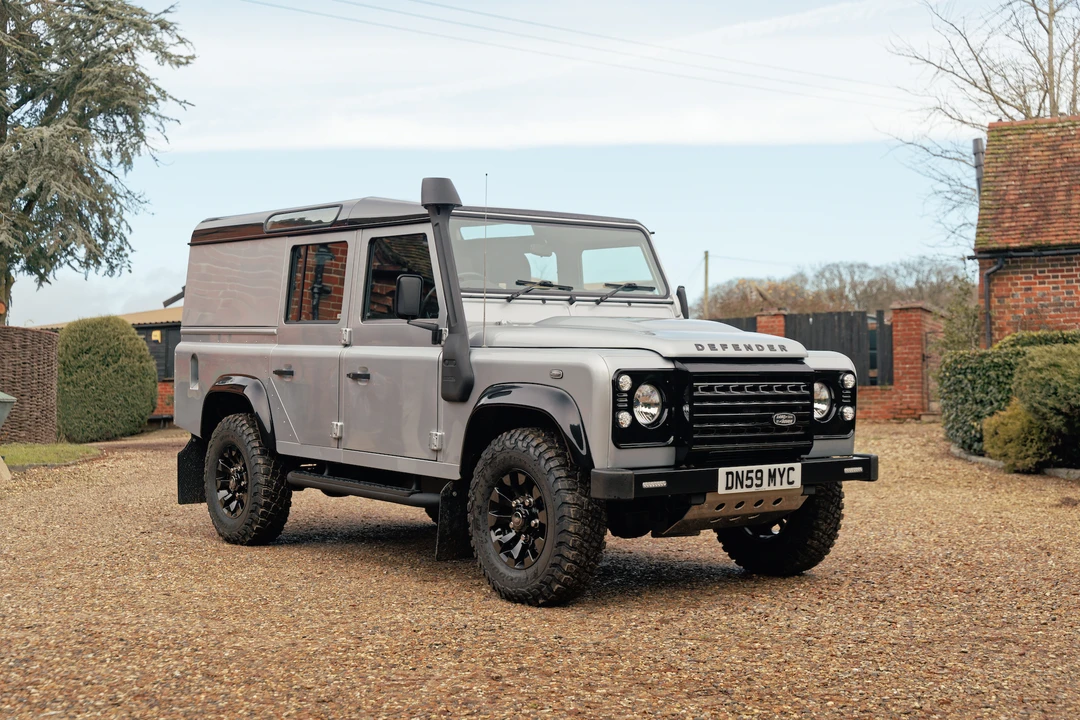 2010 Land Rover Defender 110 - Image 19 of 31