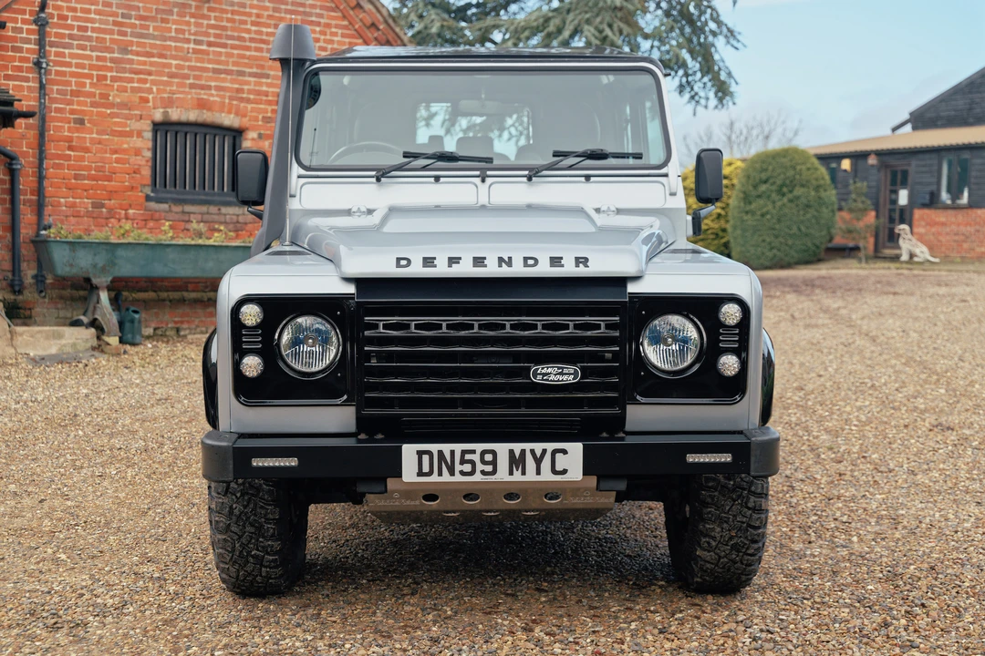 2010 Land Rover Defender 110 - Image 20 of 31
