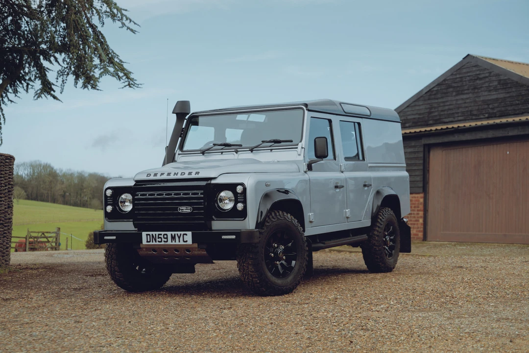 2010 Land Rover Defender 110 - Image 10 of 31