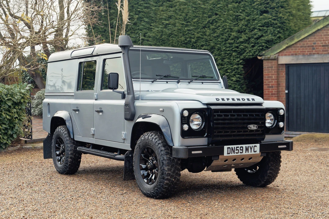 2010 Land Rover Defender 110 - Image 2 of 31