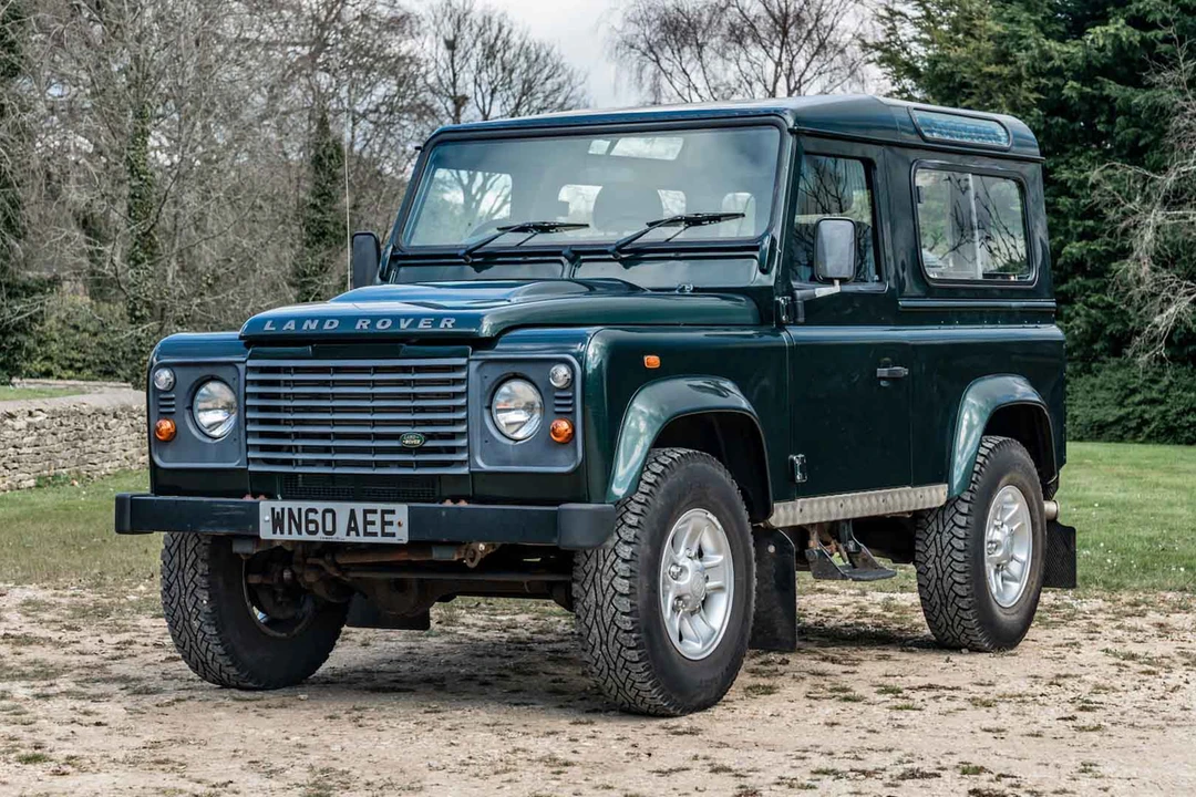 2010 Land Rover Defender 90 - Image 2 of 31