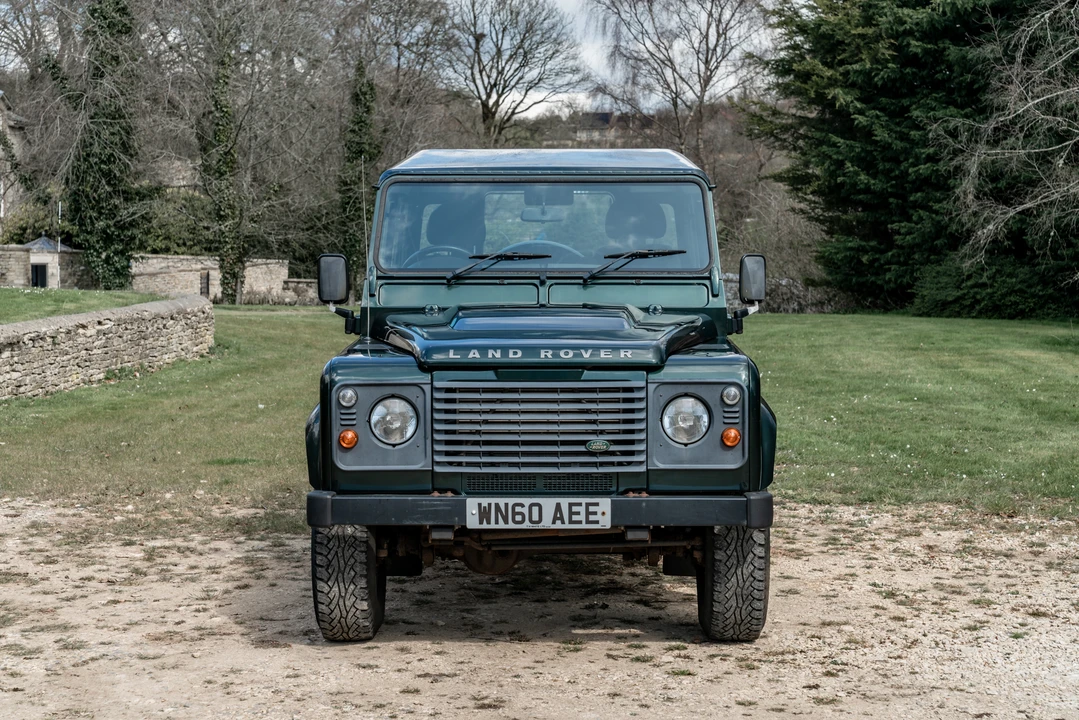 2010 Land Rover Defender 90 - Image 11 of 31