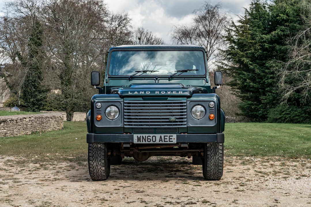 2010 Land Rover Defender 90 - Image 3 of 31